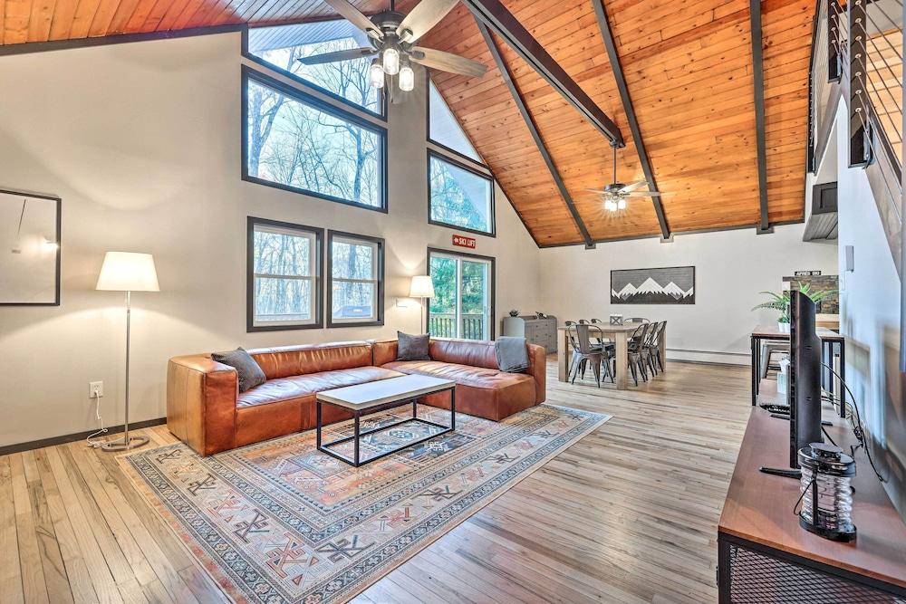 Game Room, Fire Pit & Deck: Spacious Poconos Home!