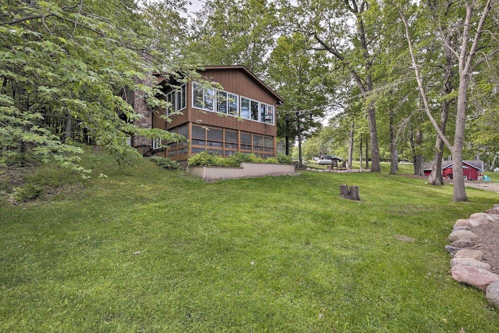 Lakefront New Auburn Apartment w/ Shared Dock