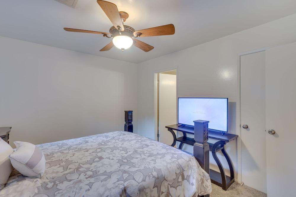 Convenient Bakersfield Townhome With Patio!