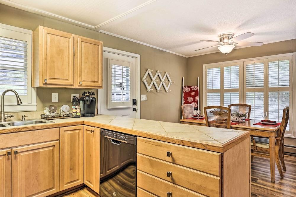 Pet-friendly Condo: Walk to Beech Mtn Resort!