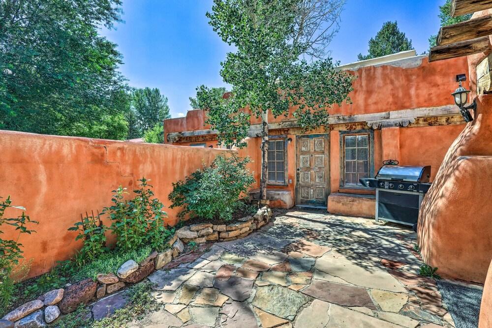 Traditional Adobe Bungalow < 2 Mi to Downtown