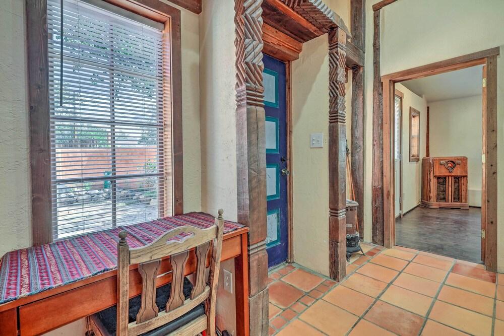 Traditional Adobe Bungalow < 2 Mi to Downtown