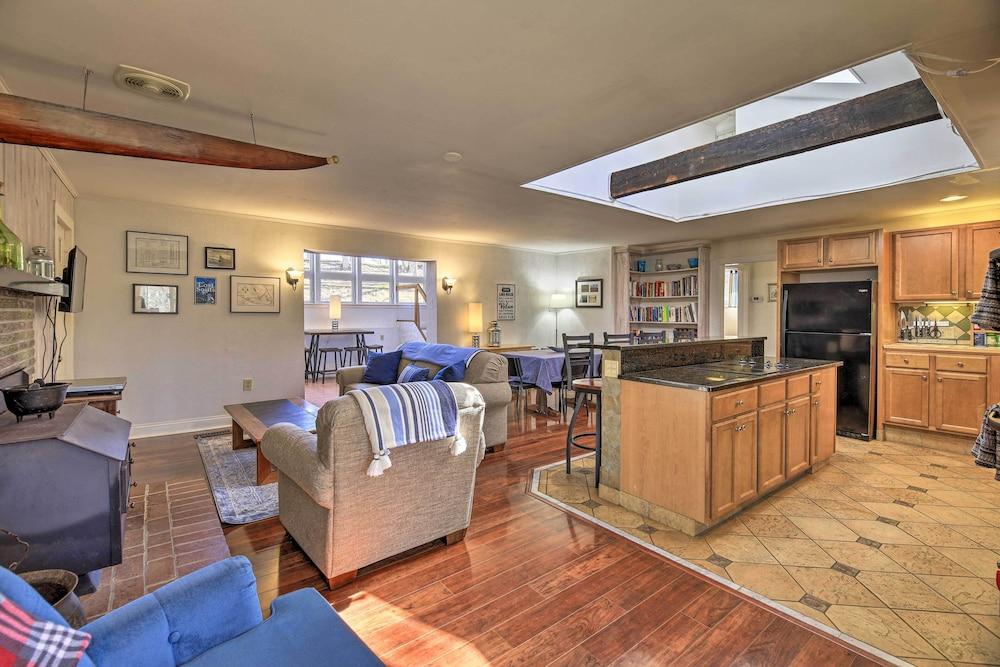 Pet-friendly Cabin w/ Dock on Claytor Lake!