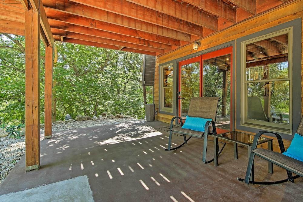 Walk to Tuttle Creek Lake: Secluded Scenic Retreat