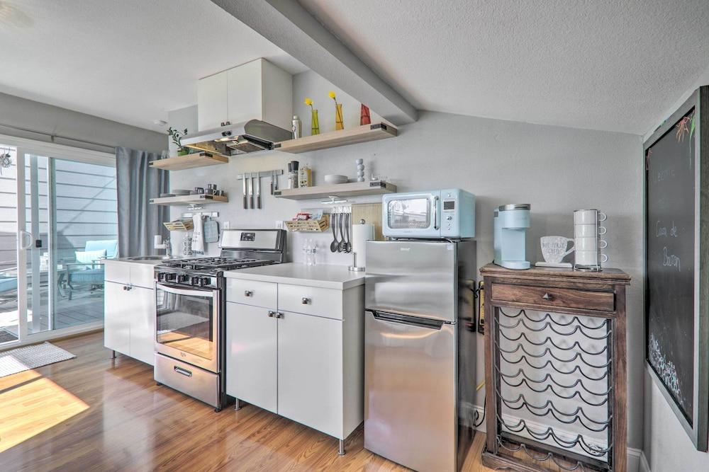 Updated Livermore Apartment w/ Private Deck!