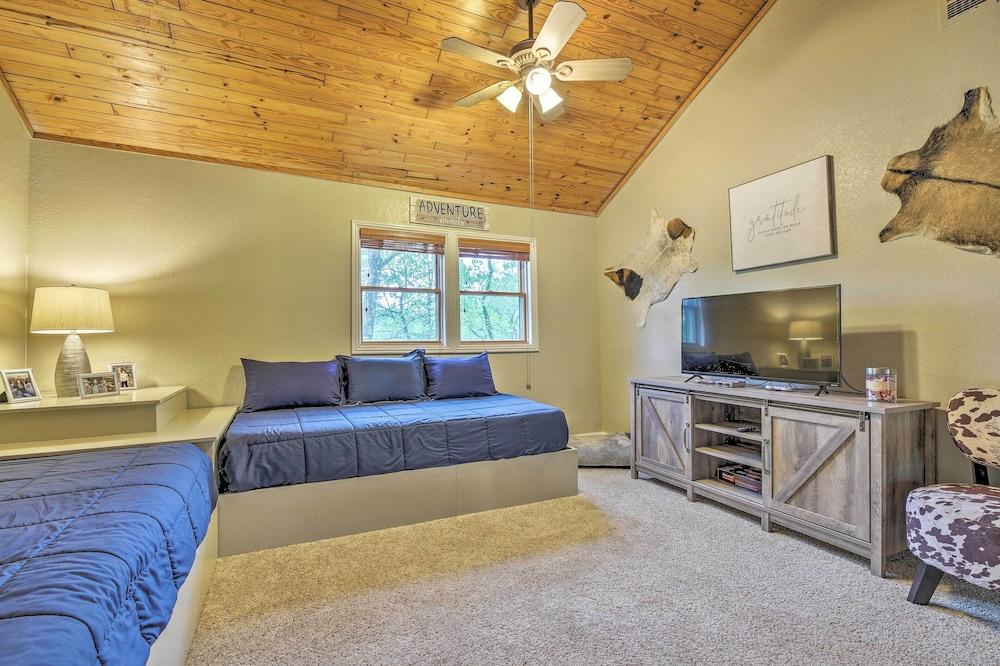 Updated Cabin on White River by Boat Landing!