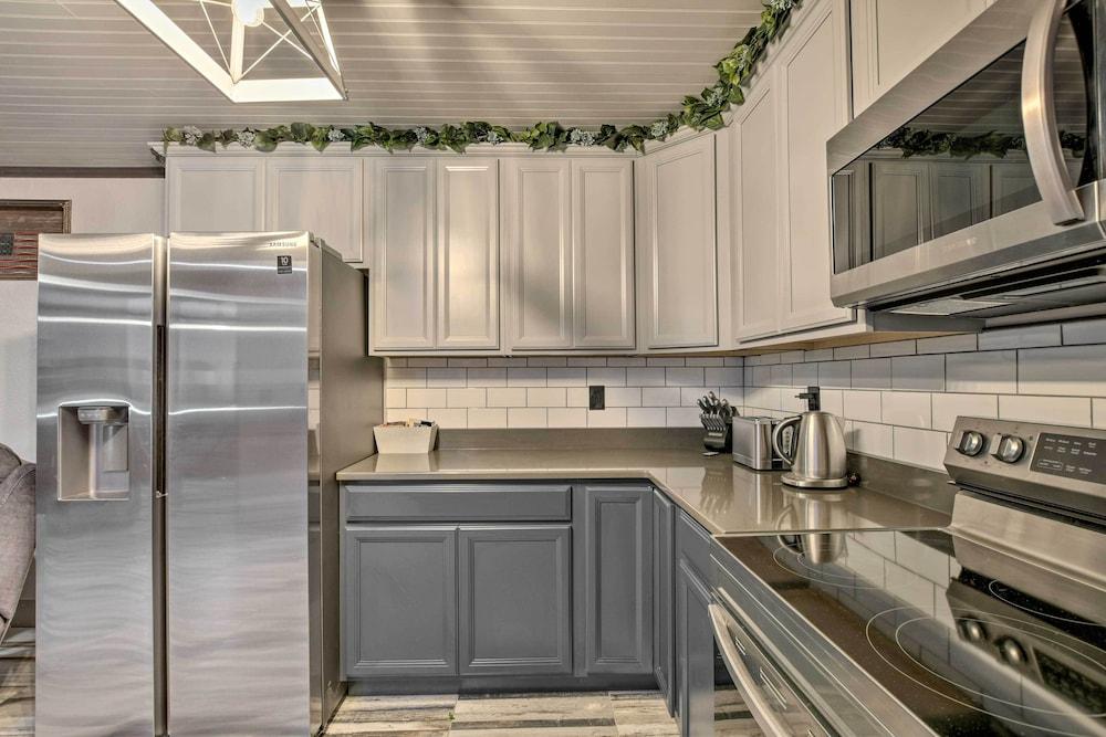 Modern Central Apartment w/ BBQ Patio & Yard!