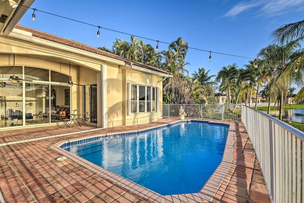 Gorgeous Miramar Villa w/ Lake & Pool Views