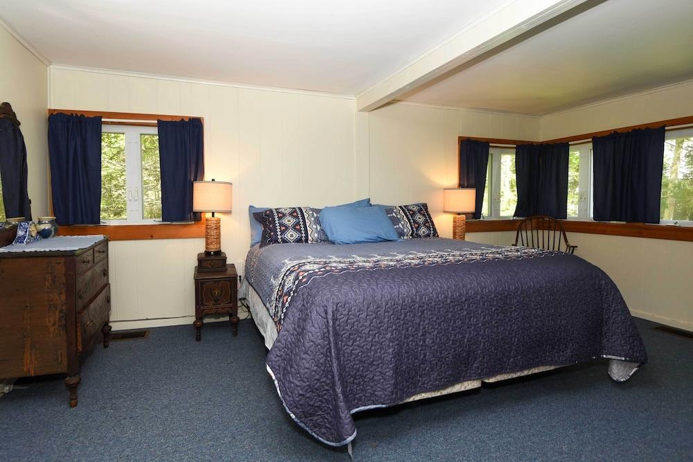 Life on the Lake With Private Dock & Fire Pit!