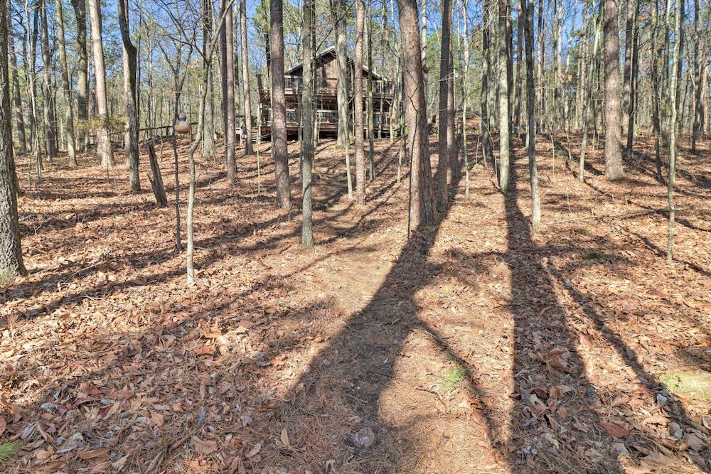 Scenic Greers Ferry Cabin w/ Deck + Fire Pit!