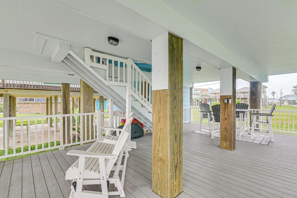 Steps From Gulf: Freeport Home w/ Water Views