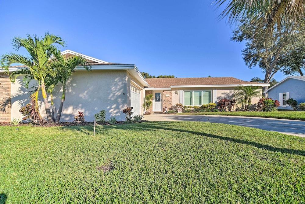 Sunny Seminole Gem With Screened Lanai & Pool!