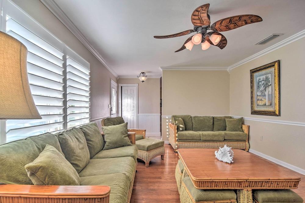 Sunny Seminole Gem With Screened Lanai & Pool!