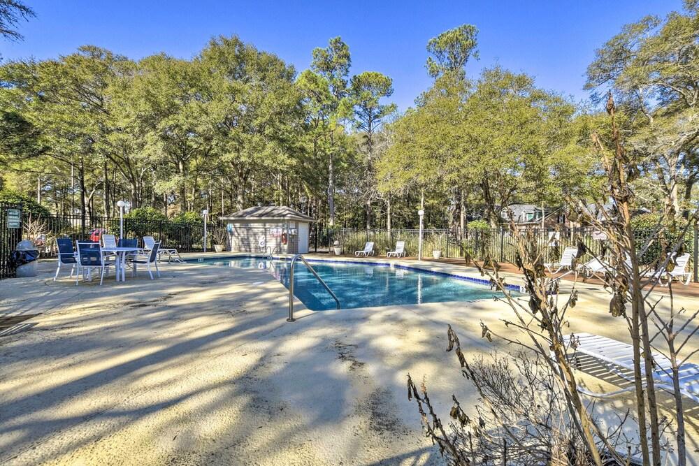 Bright Sunset Beach Condo w/ Golf Course View