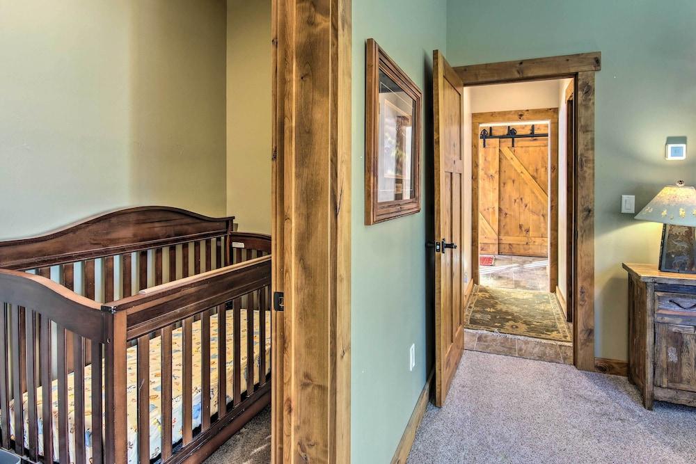 Bozeman Cabin: Deck w/ Jacuzzi & Gas Grill!