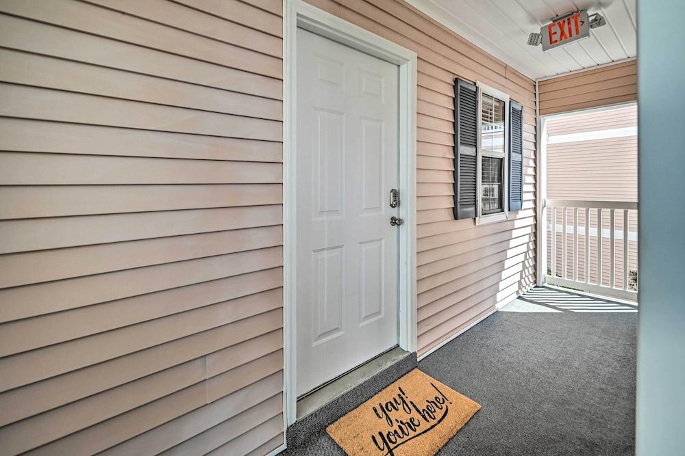 Coastal Myrtle Beach Condo w/ Pool ~ 5 Mi to Beach