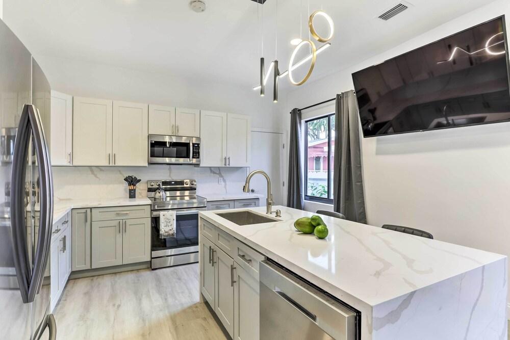 Spacious Miami Getaway ~ 8 Mi to South Beach!