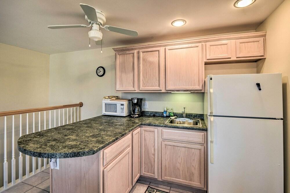 Spacious Biddeford Home: Grill, Walk to Beach
