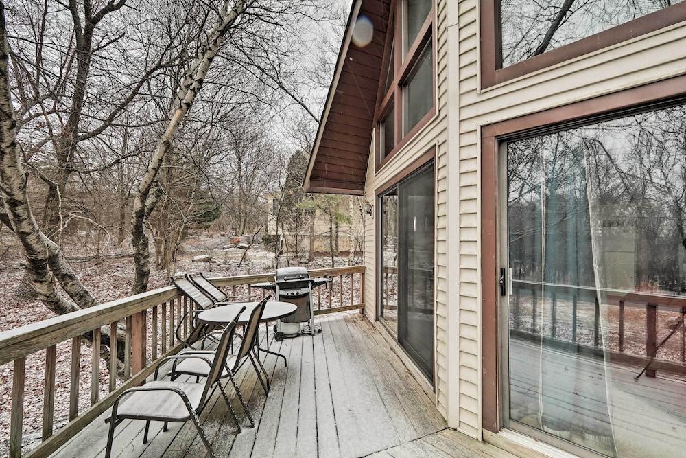 7 Miles to State Park: Poconos Getaway w/ Deck!