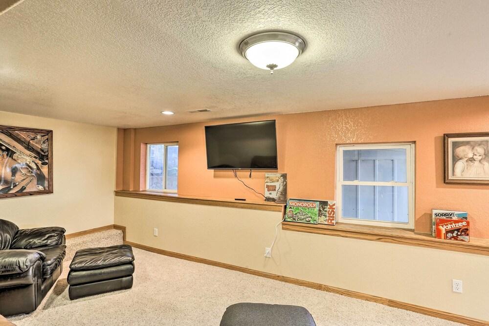 Lead Apartment ~ 5 Mi to Terry Peak Skiing!