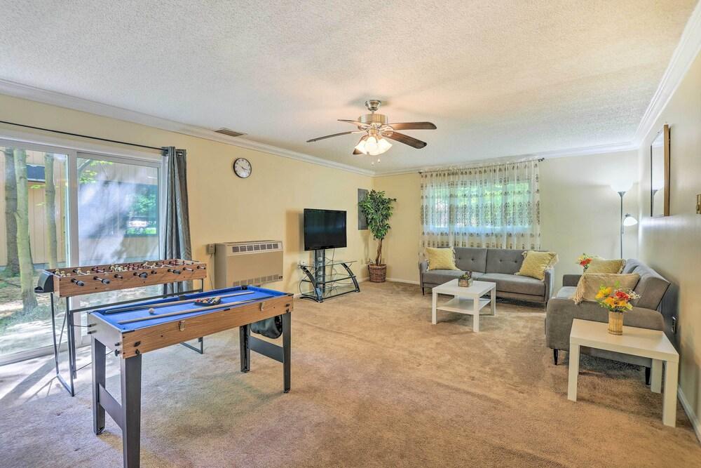 Pocono Mountain Home: Resort-like Relaxation!