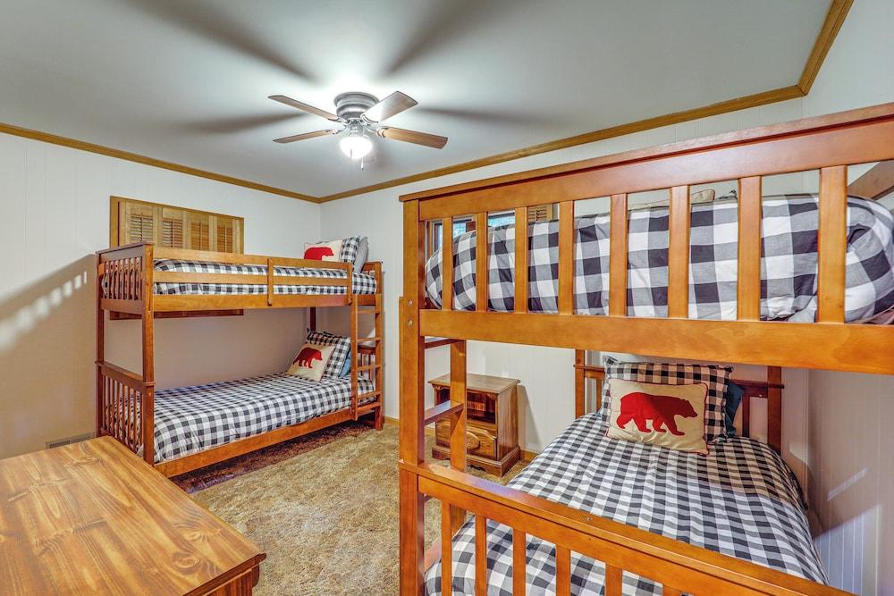 Deep Gap Cabin w/ Private Deck & Community Perks!