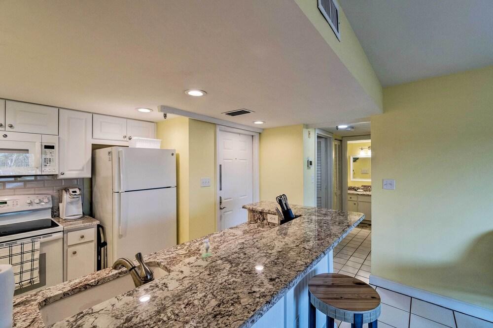 Quiet First-floor Condo w/ Marina View & Pool