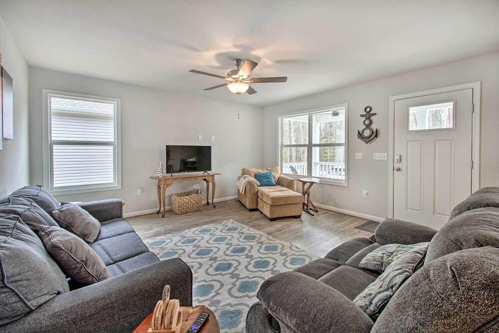 Virginia Getaway - 1 Mi to Colonial Beach!