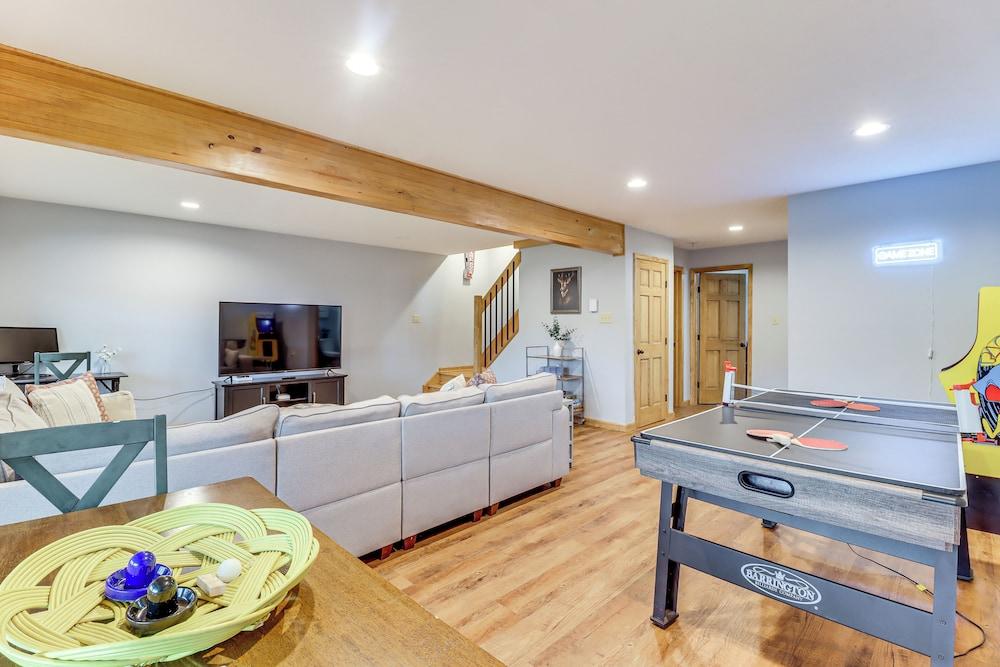 Hot Tub Soaks! Family Home 6 Mi to Big Boulder Mtn