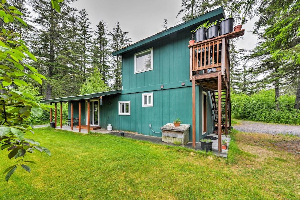 Peaceful, Quiet Seward Apt W/back Yard & Mtn Views