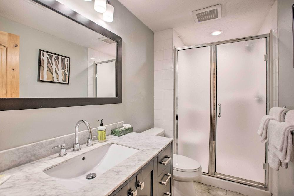 Seaside Condo w/ Pool, Balcony & Beach Access!