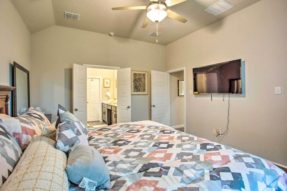 Royse City Home w/ Fireplace: Pet Friendly!