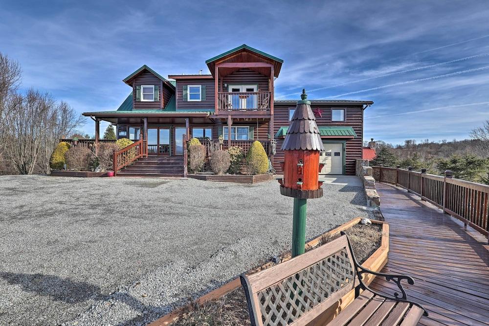 Mtn Views & Fire Pit: Rustic Piney Creek Cabin