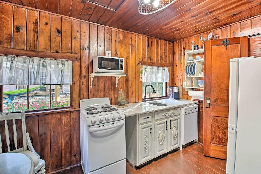 Hot Springs Studio ~ 3 Mi to National Park!