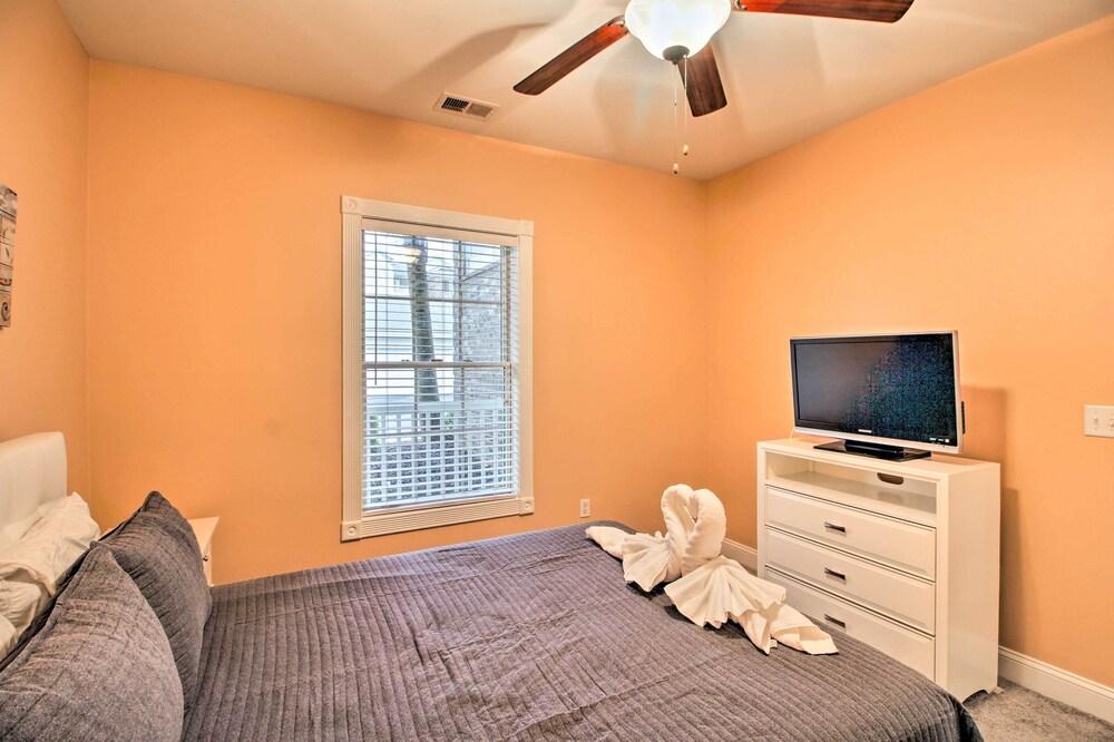 3 Mi to Ocean: Myrtle Beach Condo w/ Pool Access!