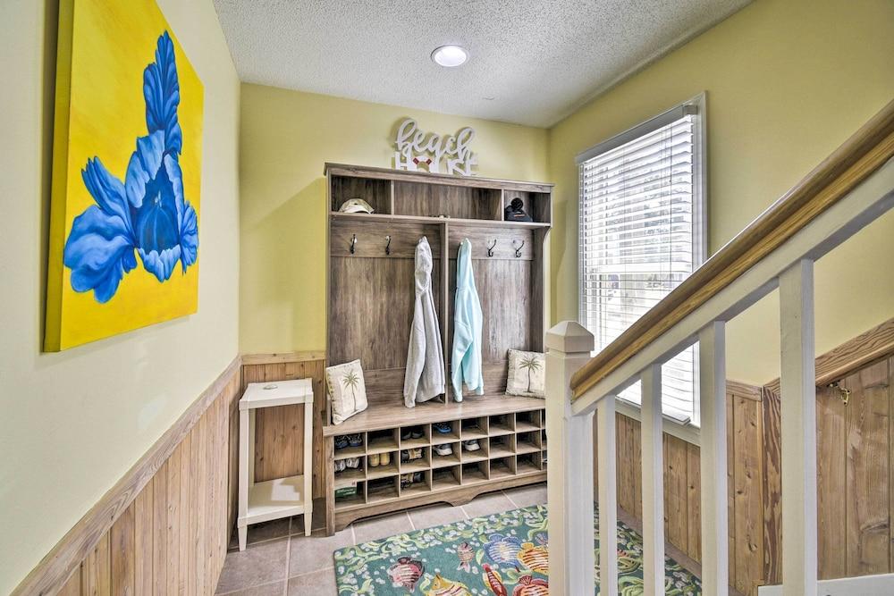 Home w/ Deck in Corolla Light: Walk to Beach!