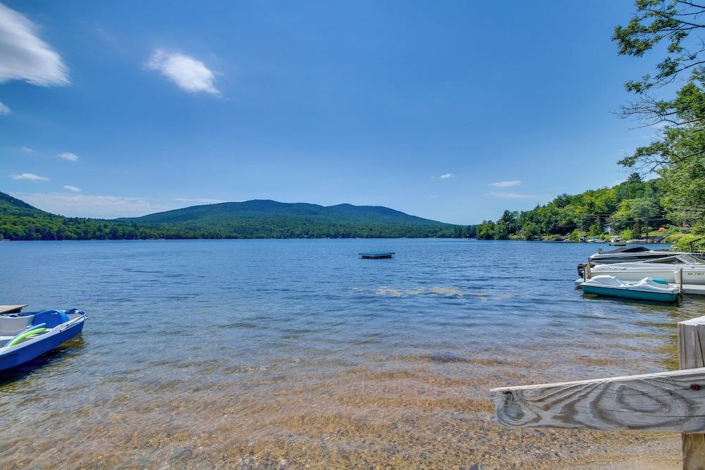 Lake Stinson Cottage w/ Sunroom & Shared Dock!