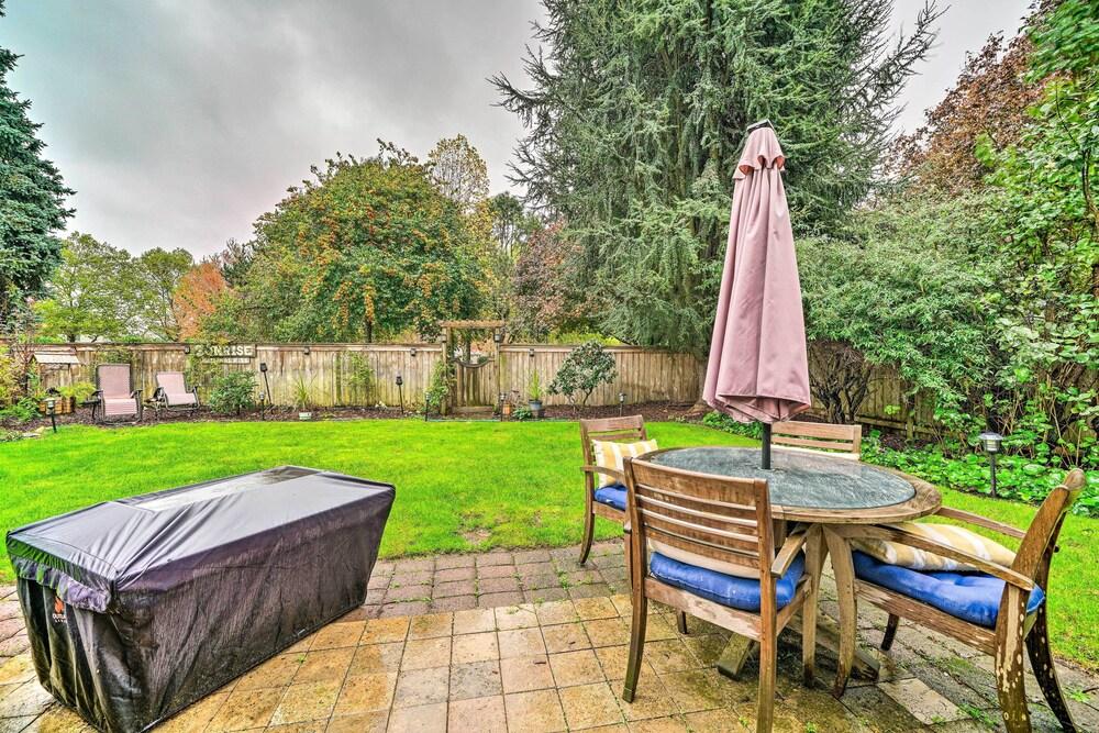 Charming Vancouver Home - Patio & Fire Pit!