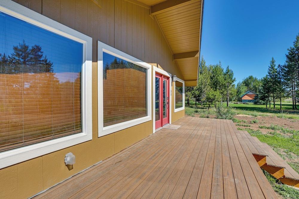 Donnelly Cabin w/ Fire Pit: 5 Mi to Boat & Ski!