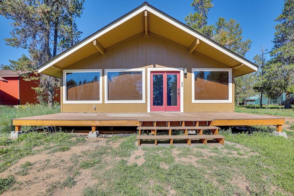 Donnelly Cabin w/ Fire Pit: 5 Mi to Boat & Ski!