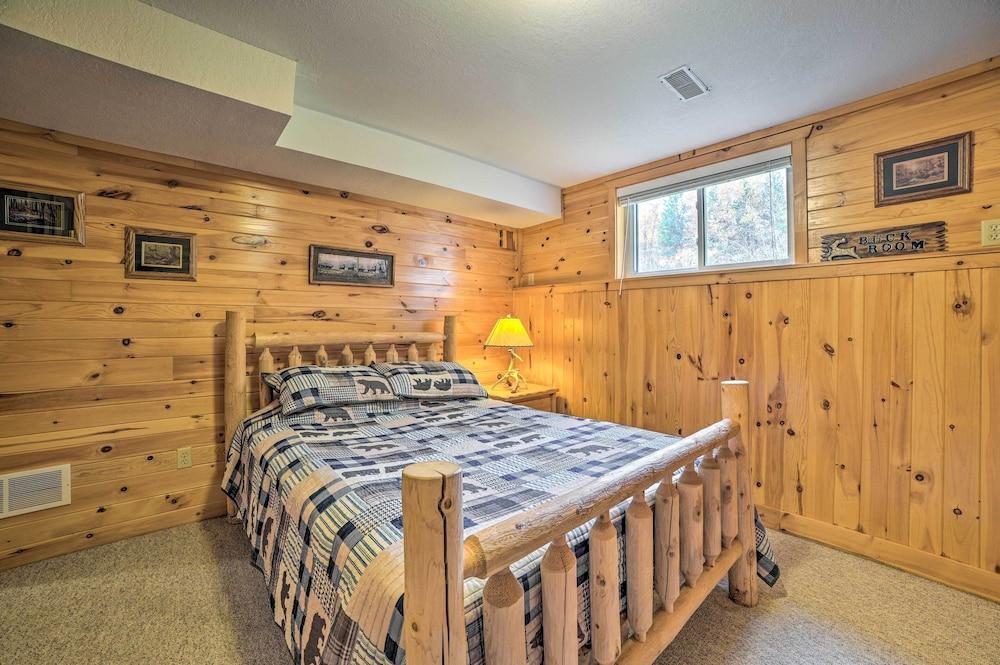 Lakefront Hawks Getaway - Fire Pit & Kayaks!