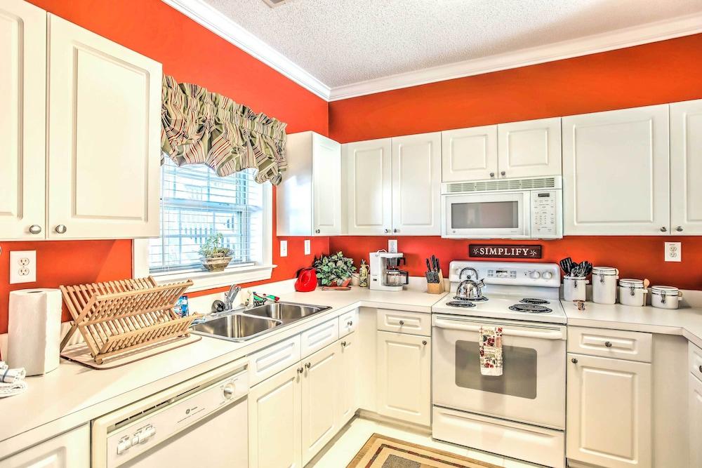 Resort Condo w/ Balcony & Pool Access!