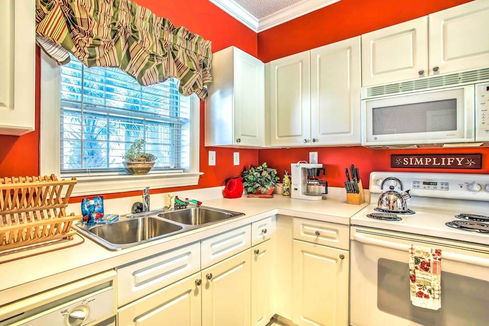 Resort Condo w/ Balcony & Pool Access!