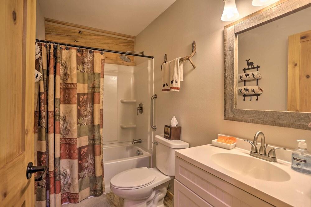 Cozy & Private Custer Cabin w/ Hiking On-site