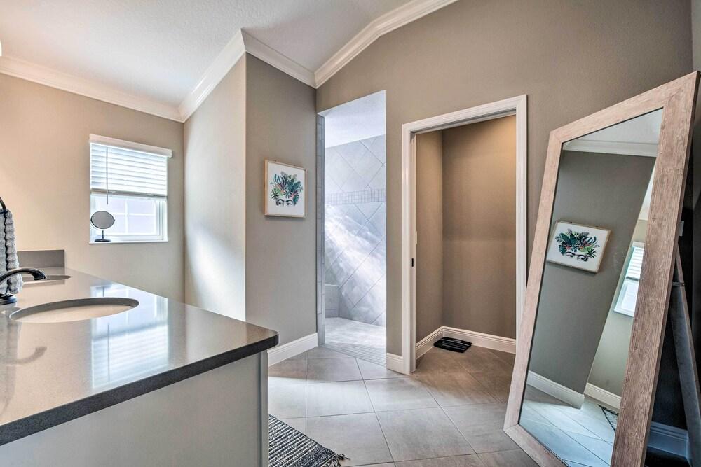 Modern Florida Home w/ Lanai & Pools!