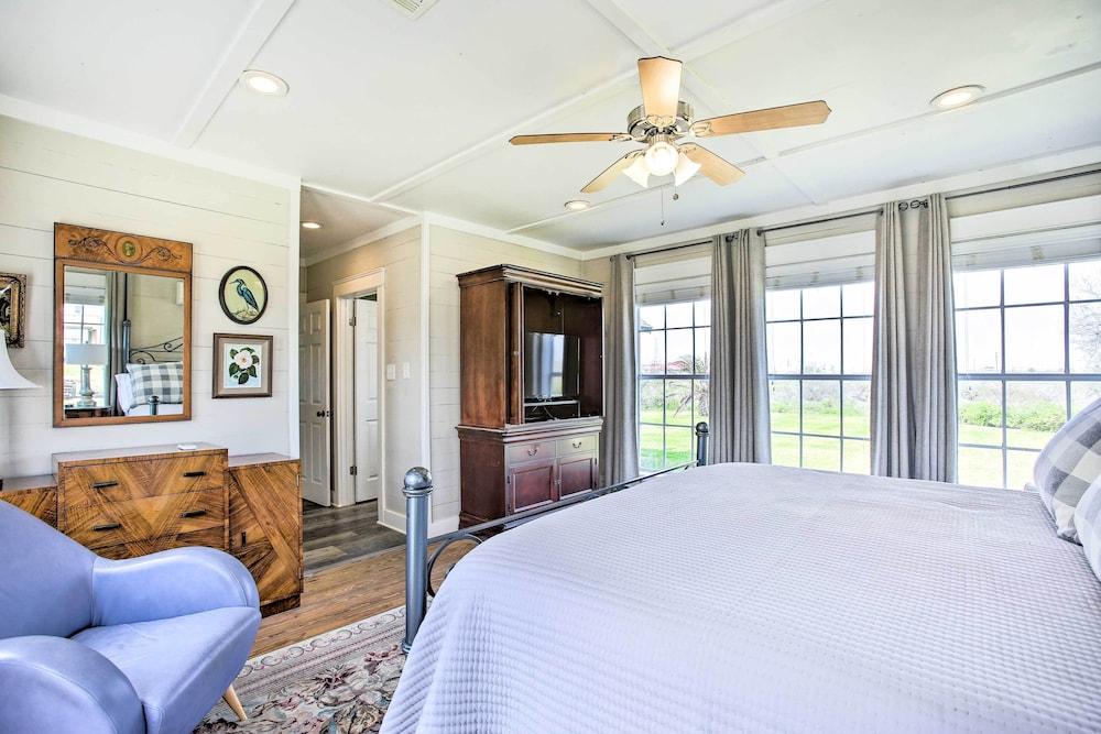 Pet-friendly Surfside Beach Home w/ Deck & Grill