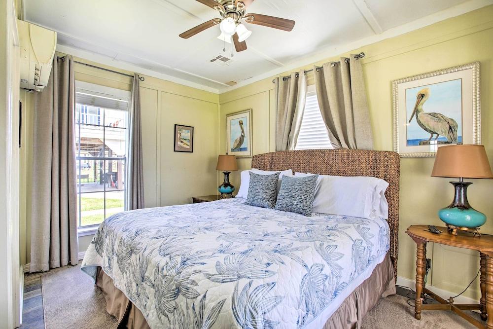 Pet-friendly Surfside Beach Home w/ Deck & Grill