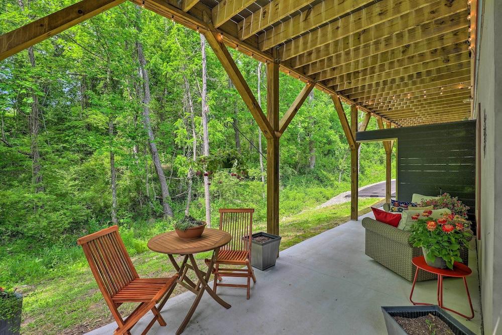 7 Mi to Dtwn Asheville: Apartment w/ Patio