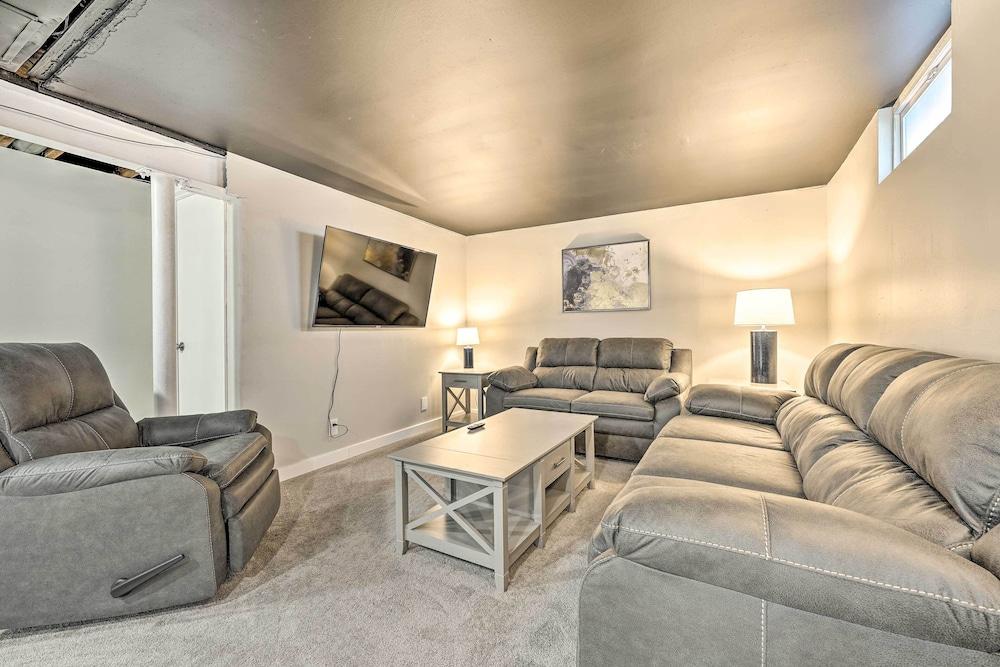 Modern South Bend Getaway ~ 3 Mi to Downtown