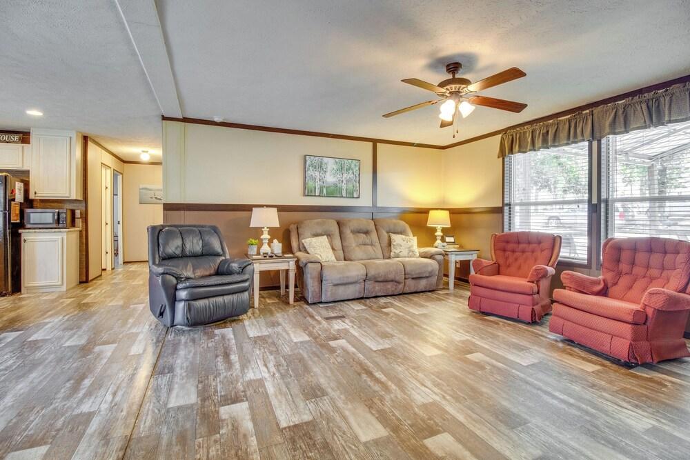 Greers Ferry Lakefront Home w/ Deck & Boat Slips!